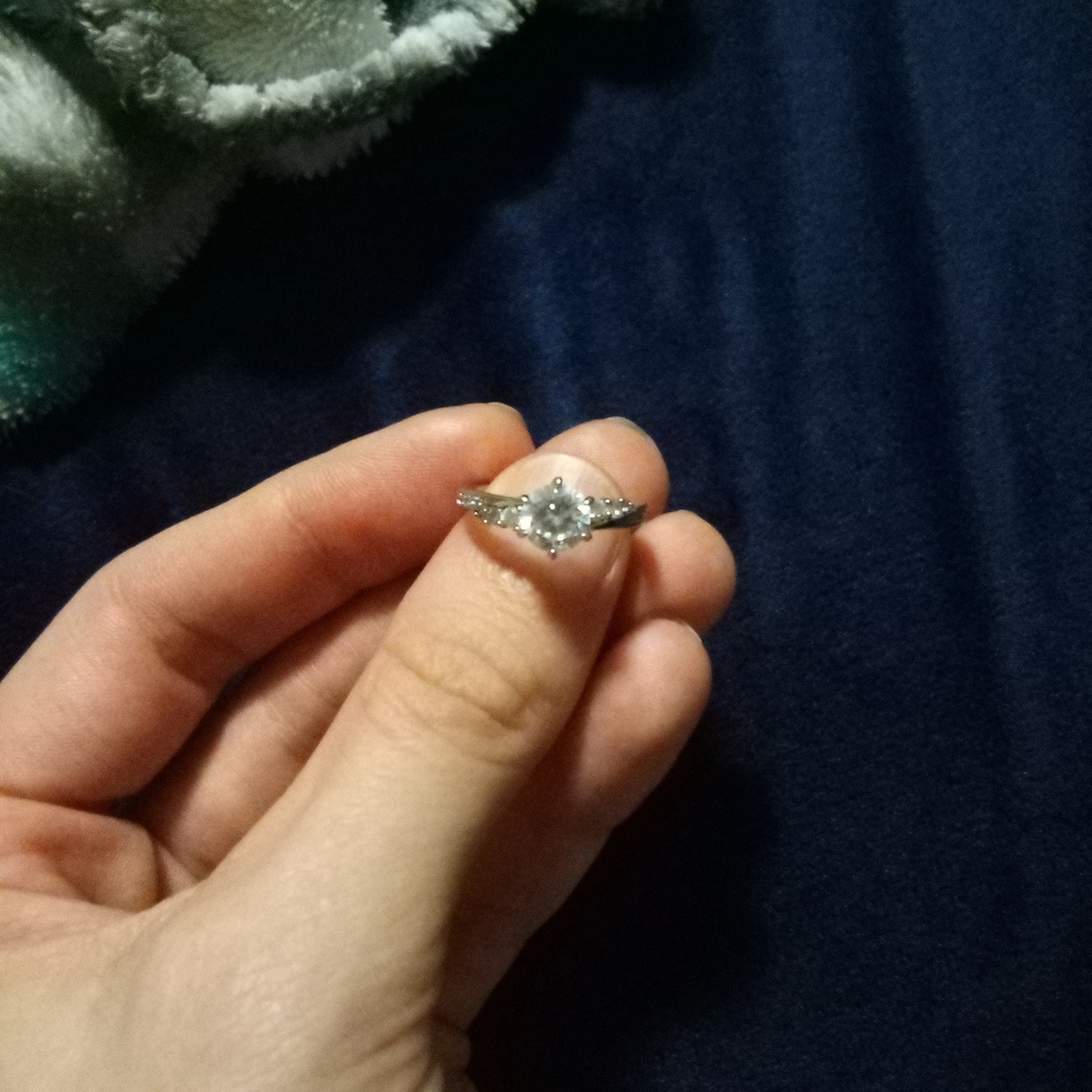 Dazzling Silver Ring with Clear Gemstone